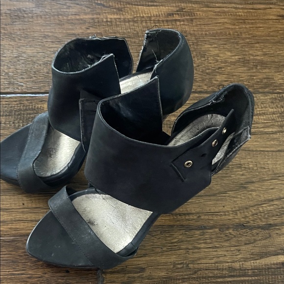 Elegant Sante made in Greece Black Stiletto Heels - Picture 5 of 5